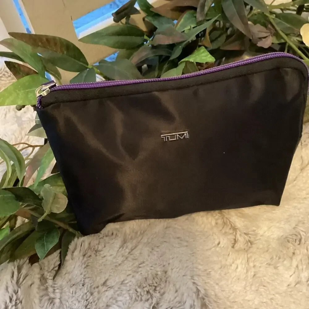 TUMI BLACK COSMETIC BAG